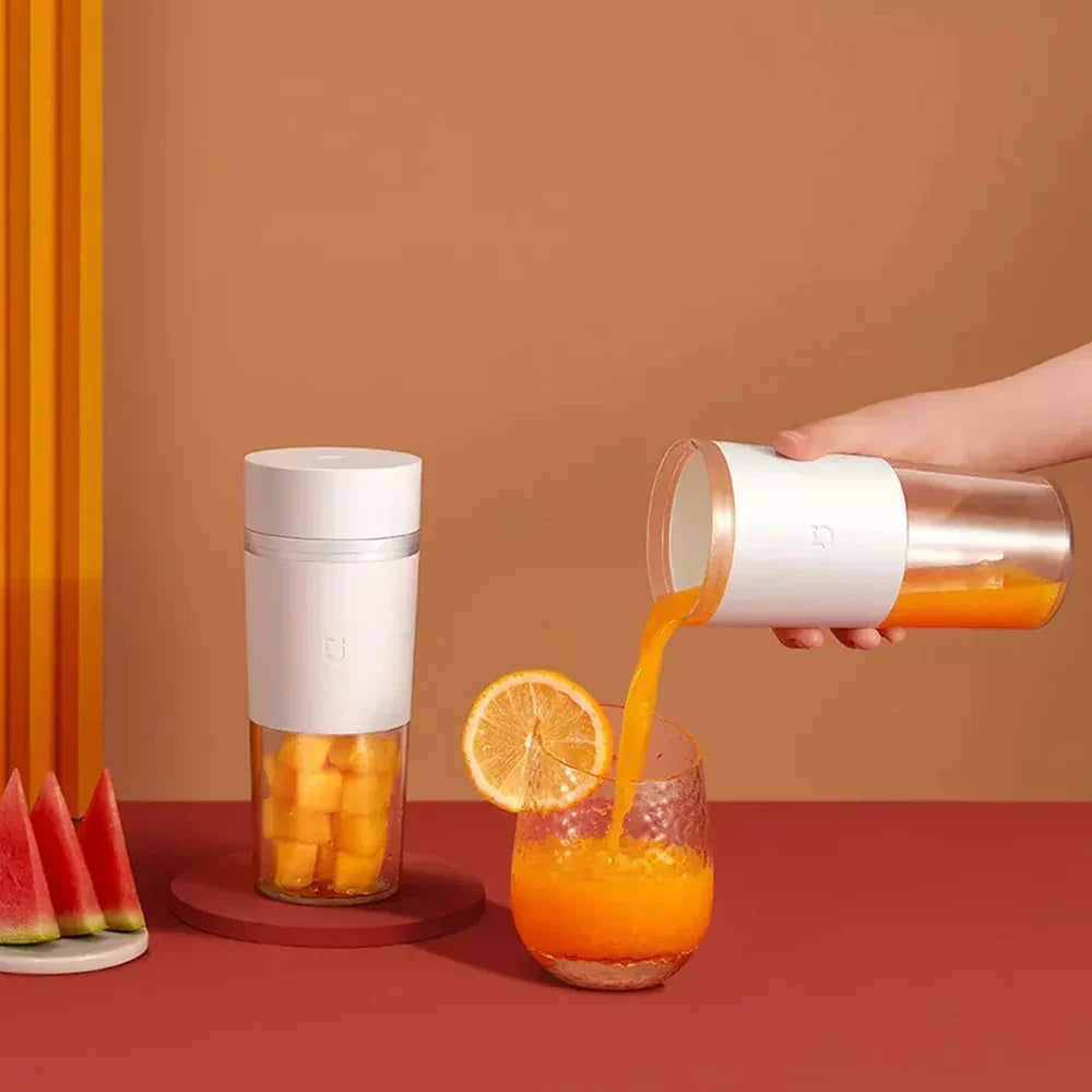 Mini Portable Electric Fruit Juicer Machine