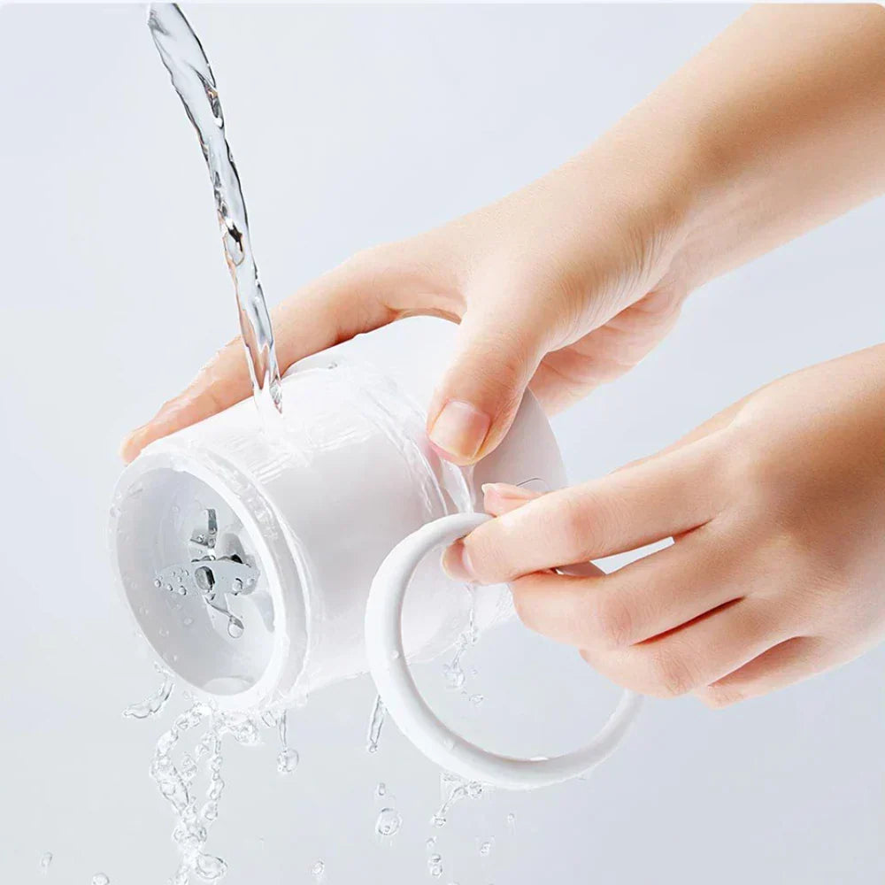 Mini Portable Electric Fruit Juicer Machine