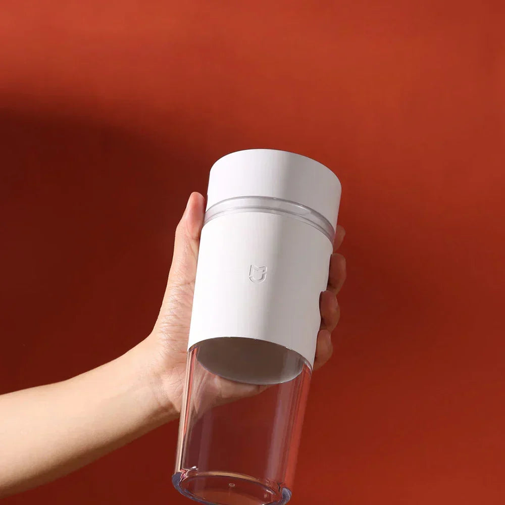 Mini Portable Electric Fruit Juicer Machine