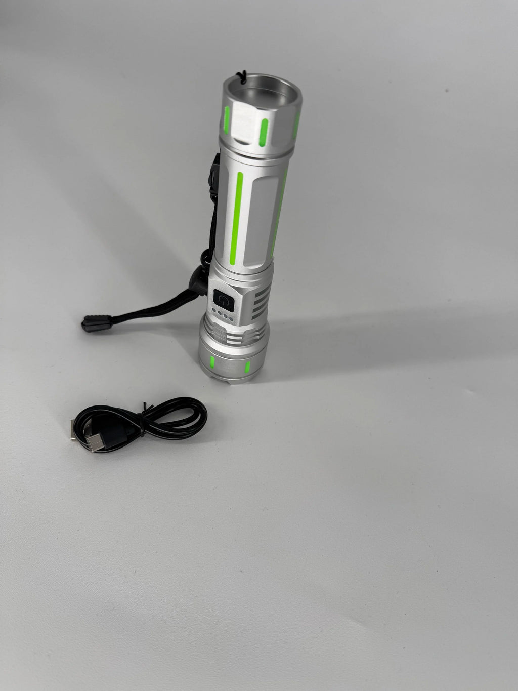 SUPER  BRIGHT FLASHLIGHT -Long-lasting battery