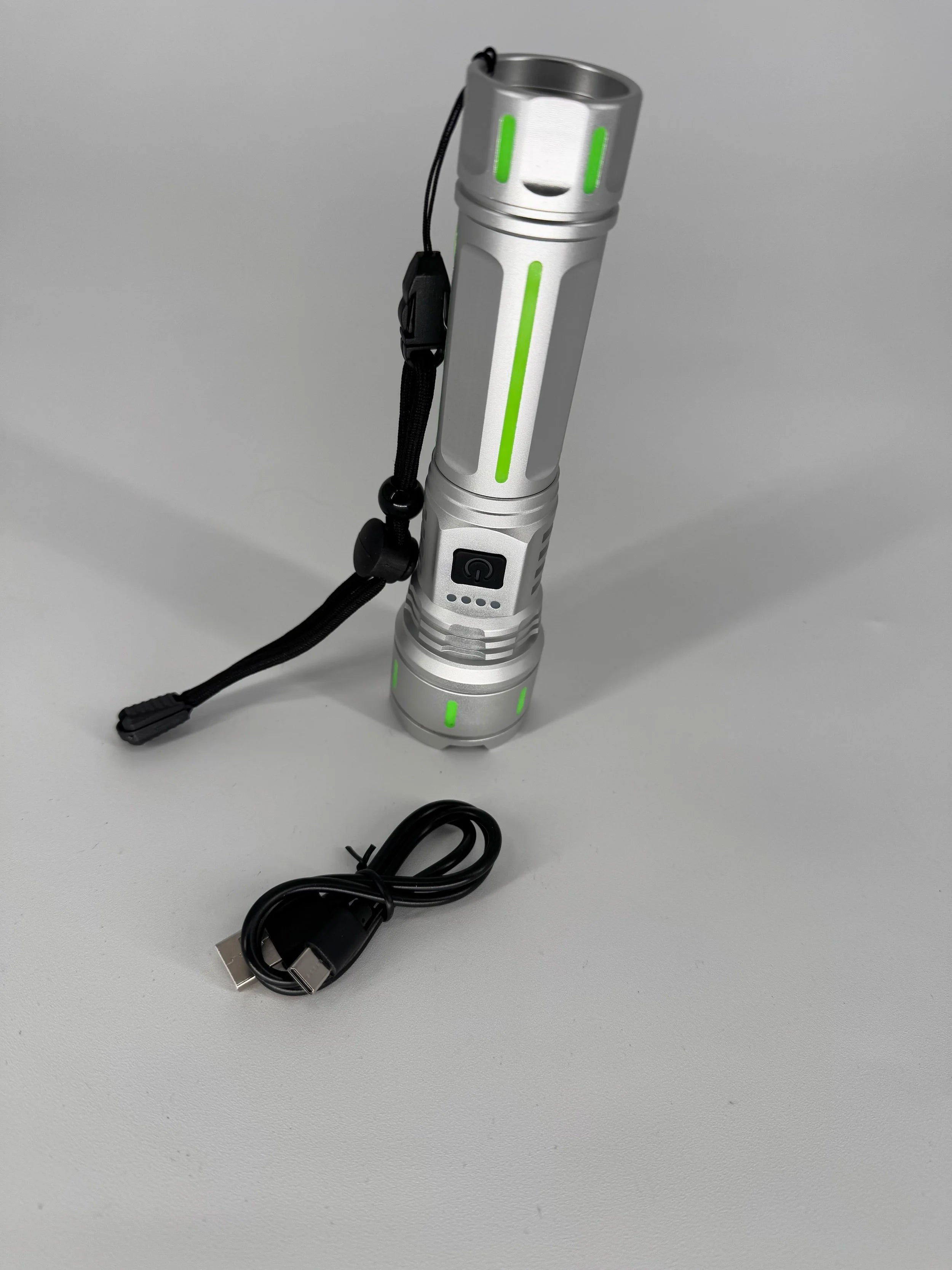 SUPER  BRIGHT FLASHLIGHT -Long-lasting battery