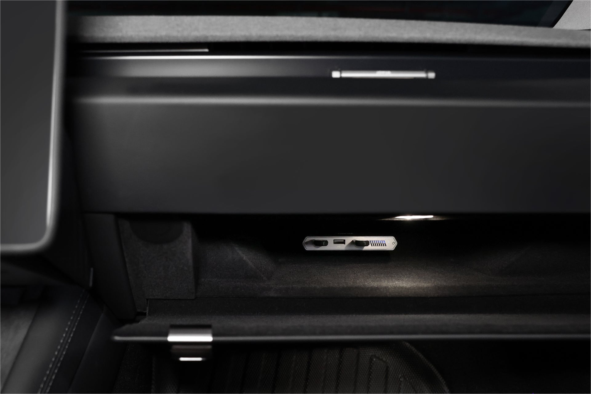 Tesla 1TB SSD + 3-Port HUB